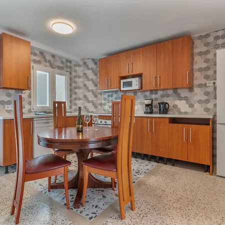 Edificio El Baifo Loco - Constantin *